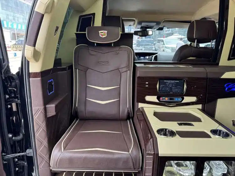 Cadillac Escalade 2017 6.2L ESV Platinum Extended фото 8
