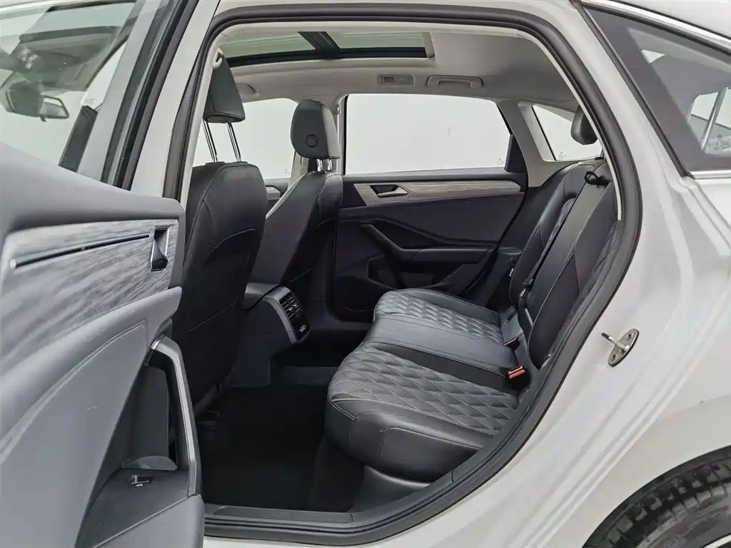 Volkswagen Sagitar 2023 300TSI DSG Surpassing Edition фото 15