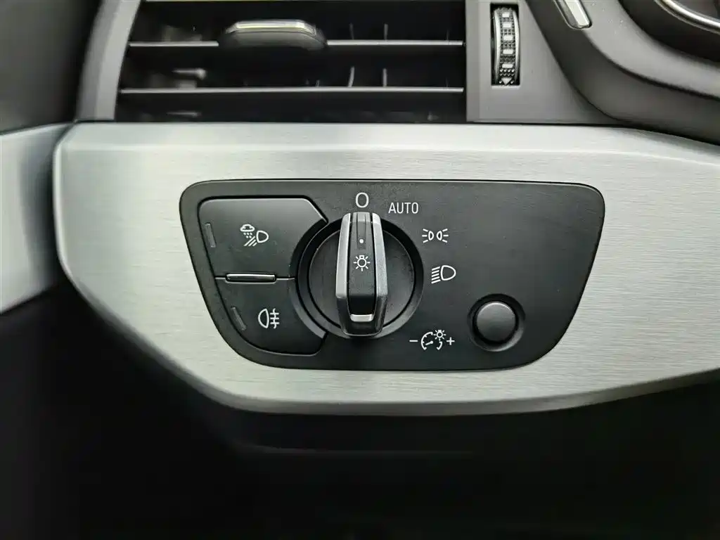 Audi A4L 2020 40 TFSI Luxury Dynamic фото 21