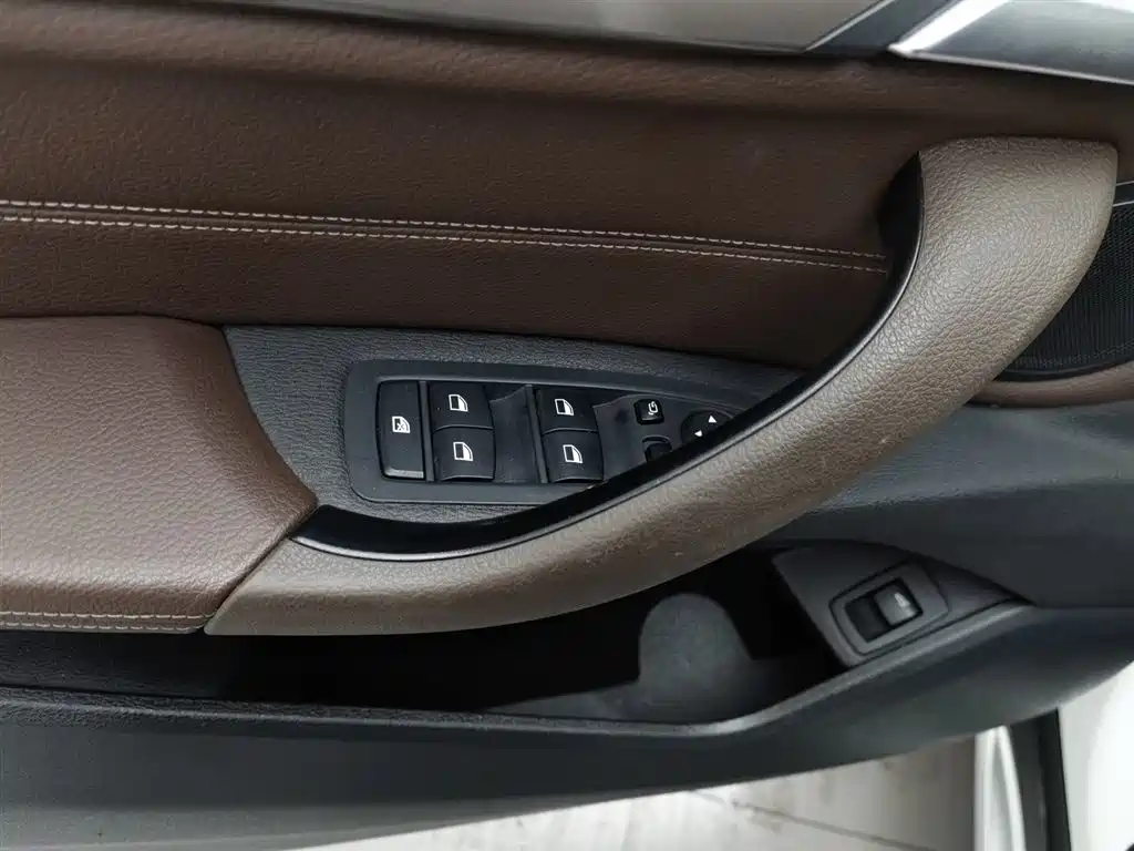 BMW X1 2019 sDrive18Li Premium Model фото 9