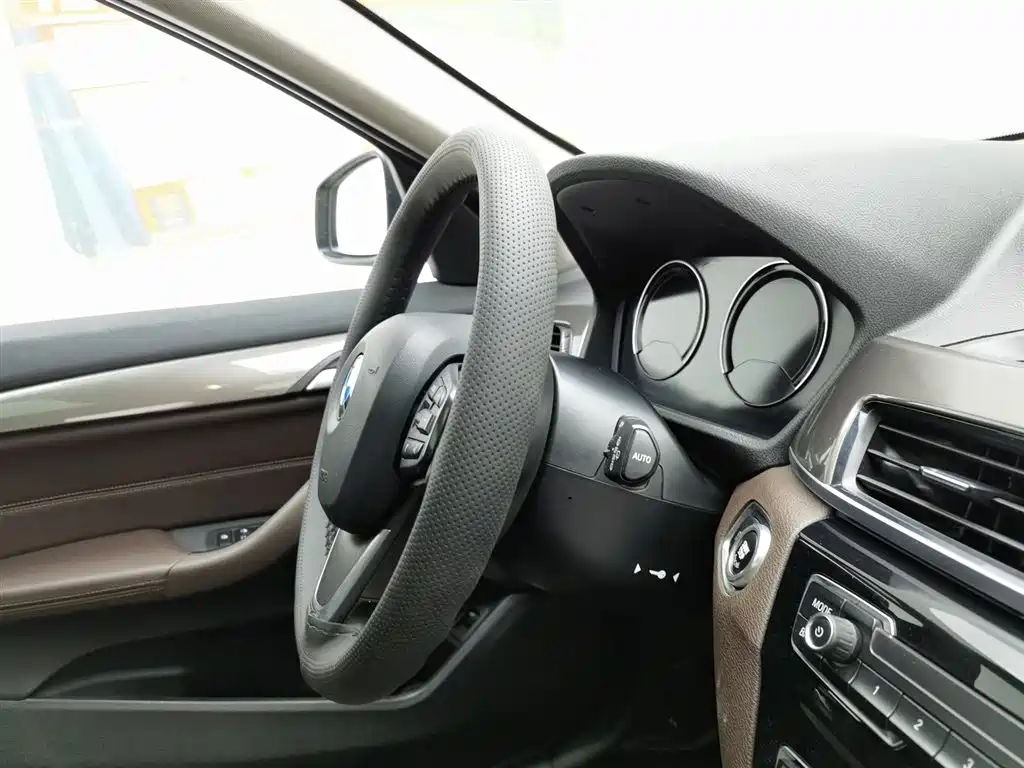 BMW X1 2019 sDrive18Li Premium Model фото 22