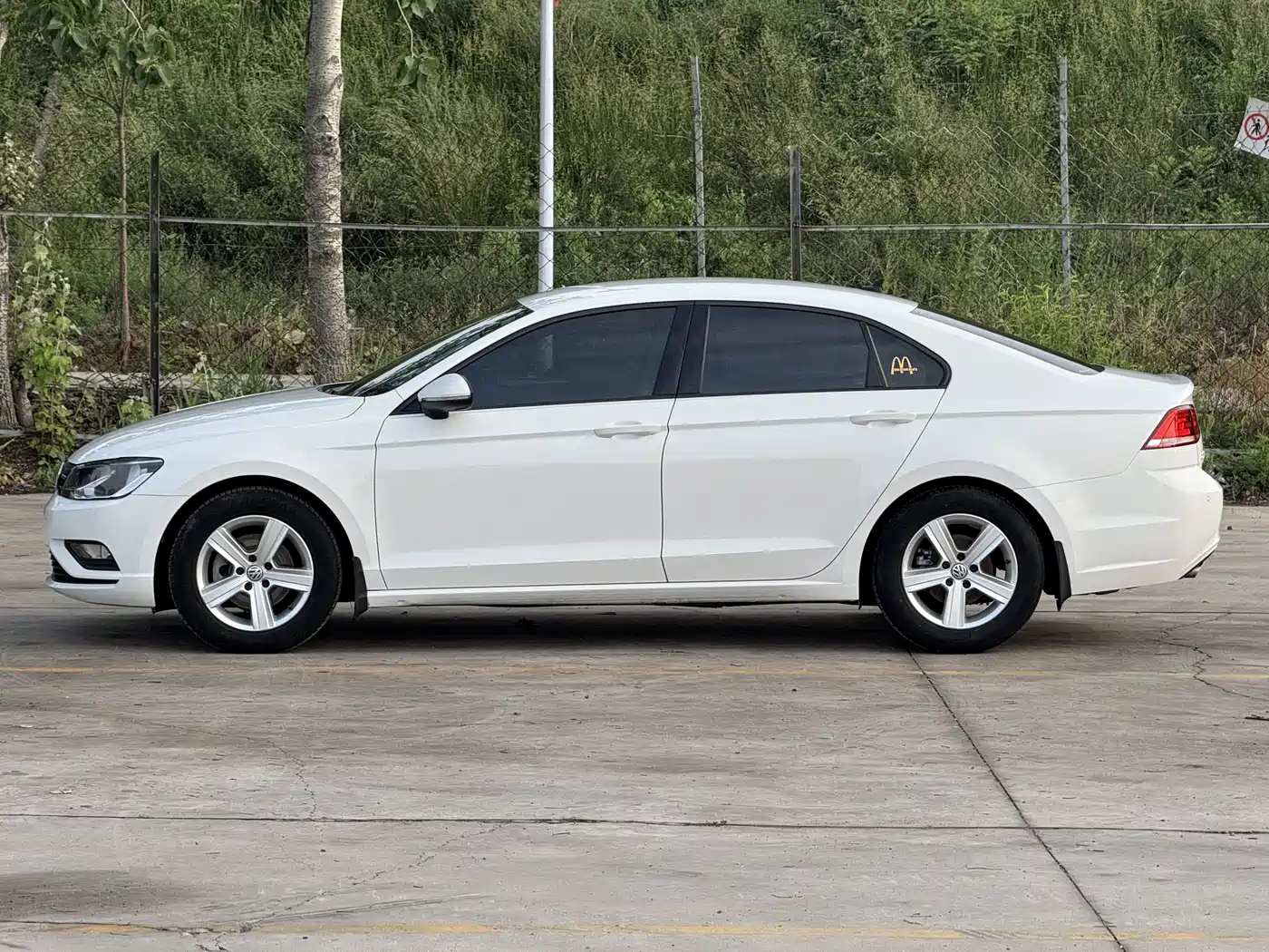 Volkswagen Lamando 2017 230TSI DSG Trend Edition фото 4