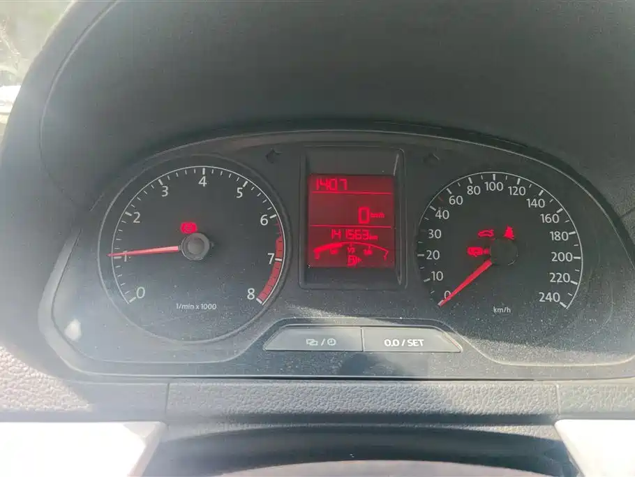 Volkswagen Jetta 2015 1.6L Manual Trend фото 14