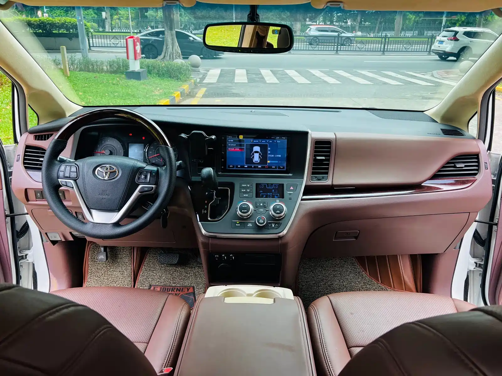 صورة 18 - Toyota Sienna