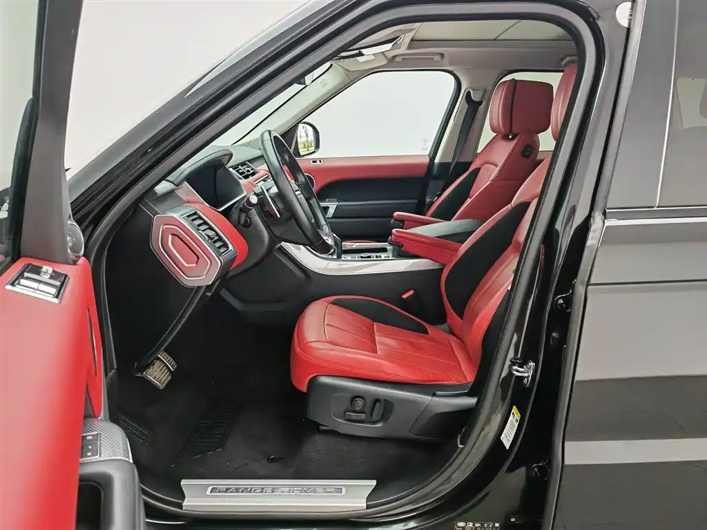 Land Rover Range Rover Sport 2021 3.0 L6 Gloss Black Edition фото 10