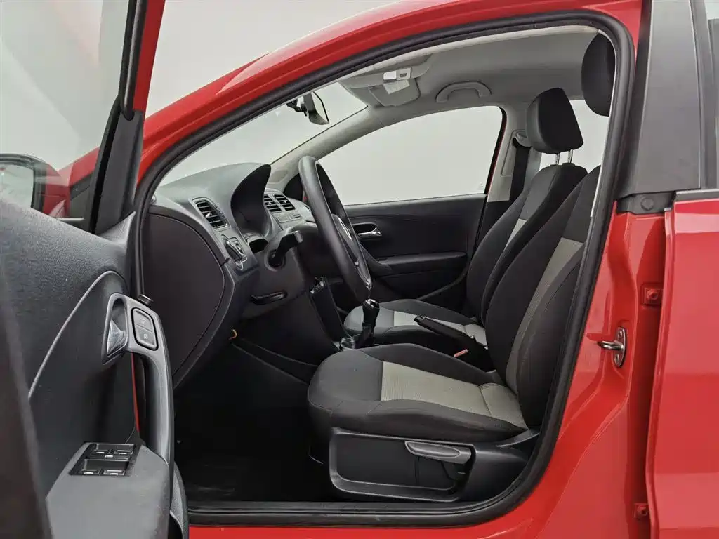 Volkswagen Polo 2016 1.4L Manual Trend фото 10