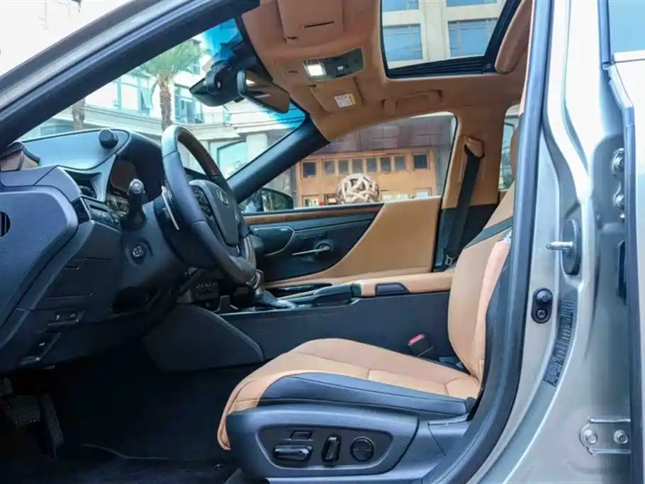 Lexus ES 2021 300h Executive Edition фото 19