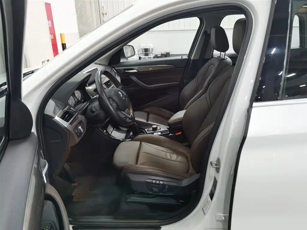 BMW X1 2019 sDrive18Li Premium Model фото 10