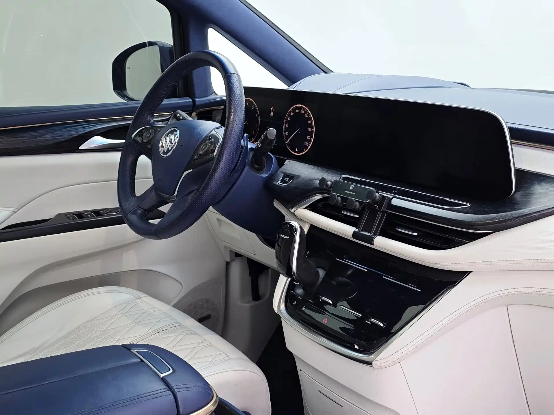 Фото 25 - Buick GL8