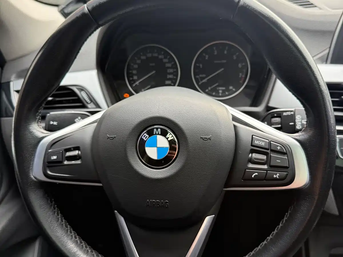 BMW X1 2018 sDrive18Li Fashion Model фото 11