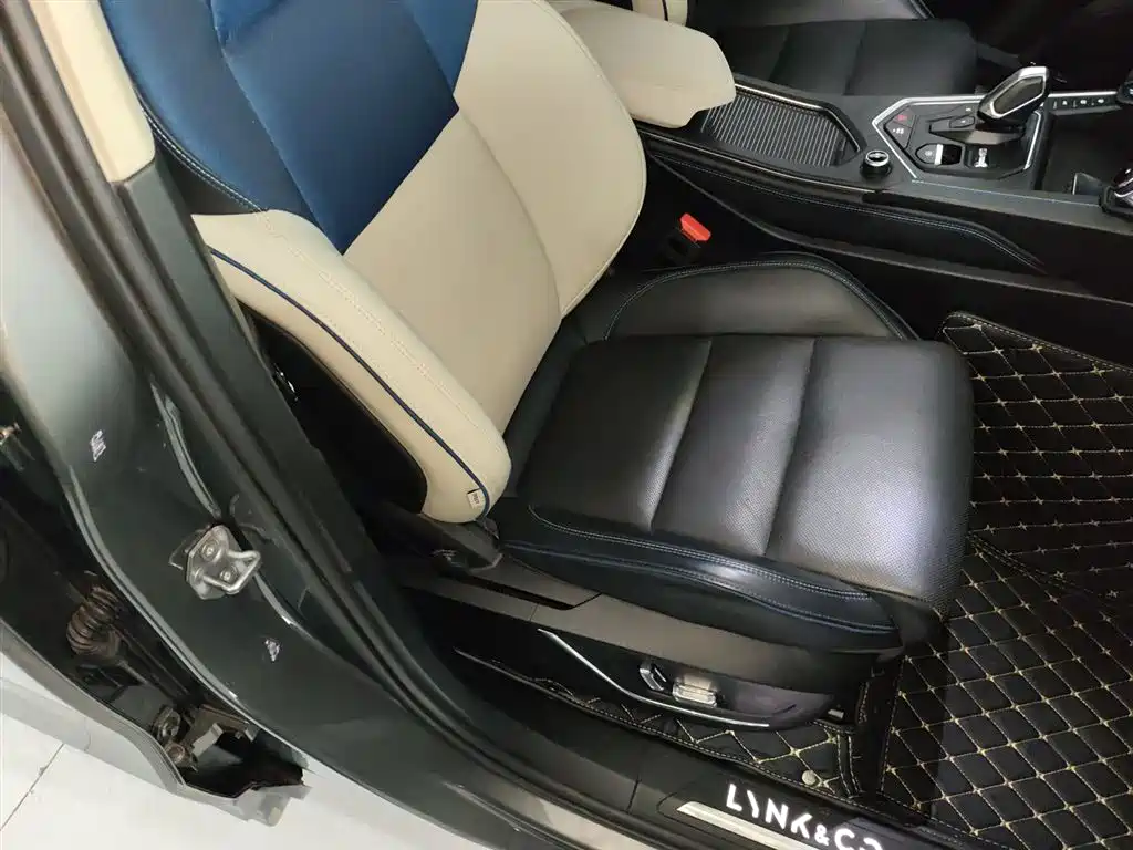 Lynk & Co 01 2021 2.0TD 2WD Shine Pro фото 25