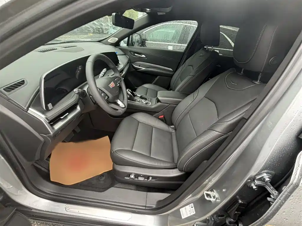 Cadillac XT4 2024 28T 2WD Premium фото 10