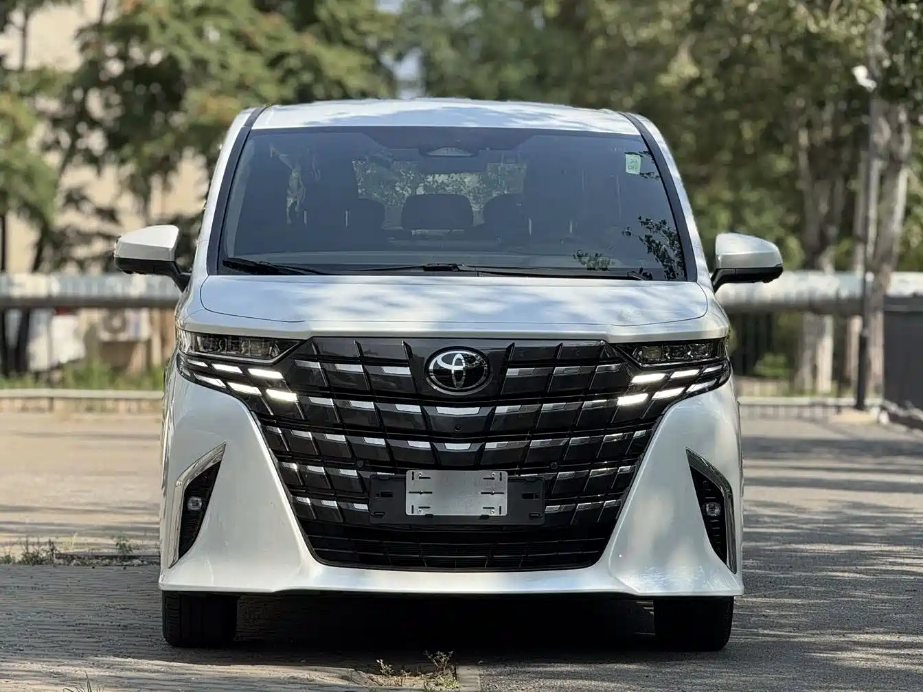 Toyota Alphard 2025 Hybrid 2.5L Ultimate Gold Edition фото 2