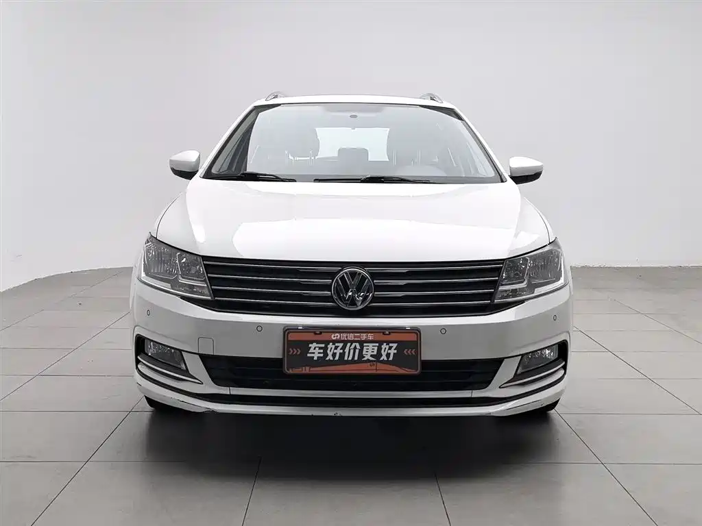 Volkswagen Lavida Tour 2015 1.6L Automatic Comfort Edition фото 3