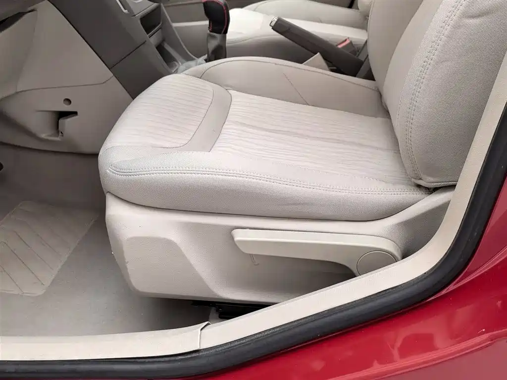Peugeot 308 2013 Model 1.6L Manual Superior Style фото 20