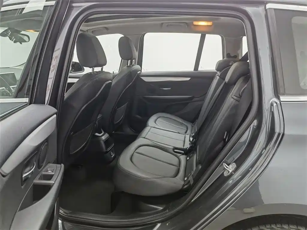 BMW 2 Series Gran Tourer 2018 220i Luxury Line фото 15