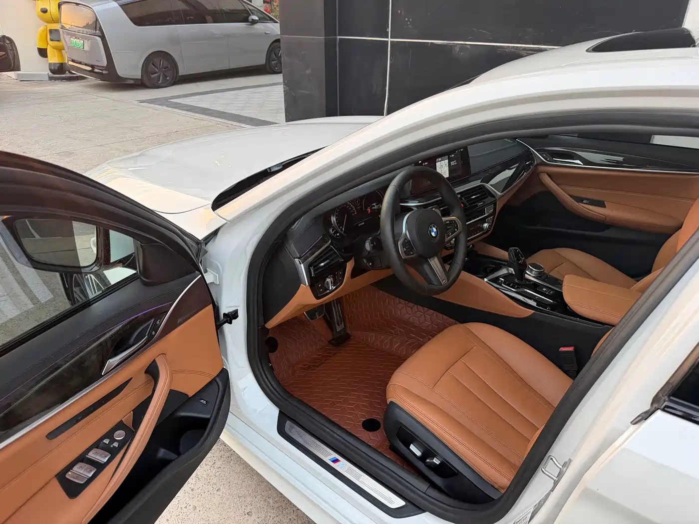 Photo 4 - BMW 5 Series