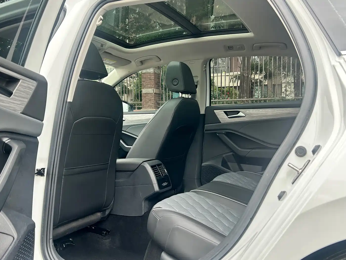 Volkswagen Sagitar 2023 300TSI DSG Surpassing Edition фото 10