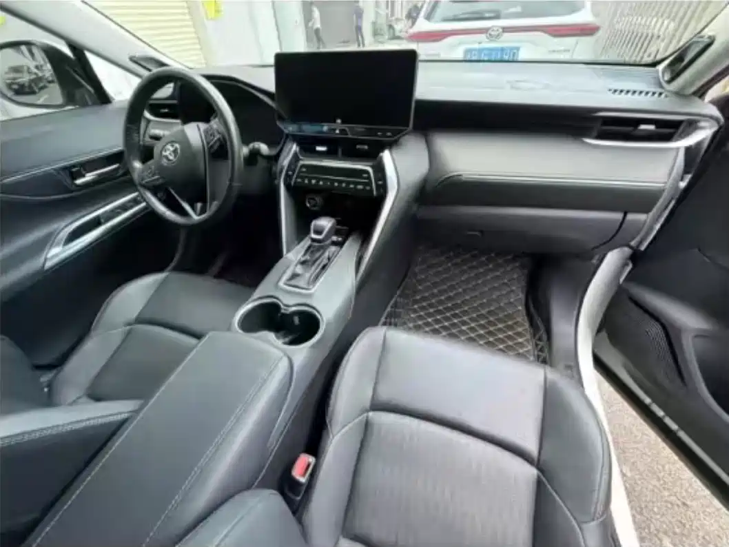 Toyota Venza 2023 2.5L Smart Hybrid FWD Premium фото 4
