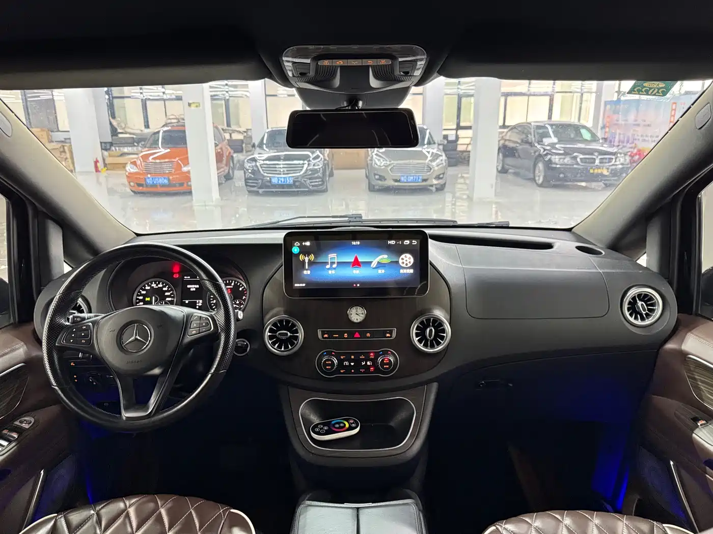 Mercedes-Benz Vito 2018 2.0T Business Edition China VI фото 15