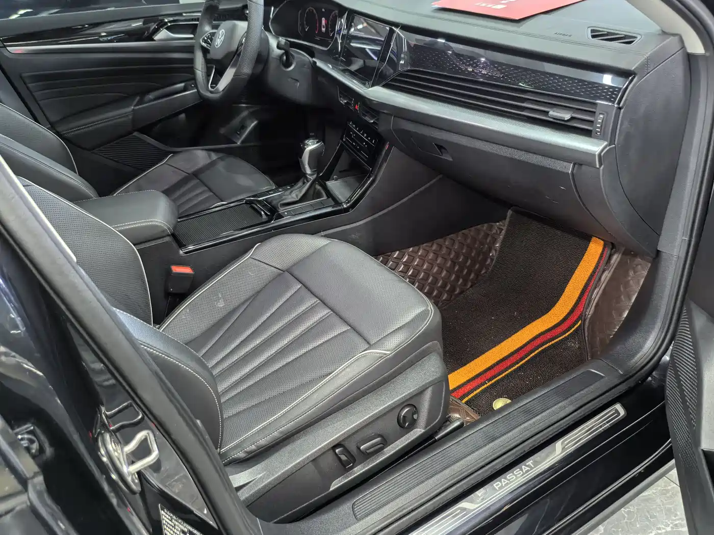 Volkswagen Passat 2023 330TSI Starlight Elite Edition фото 11