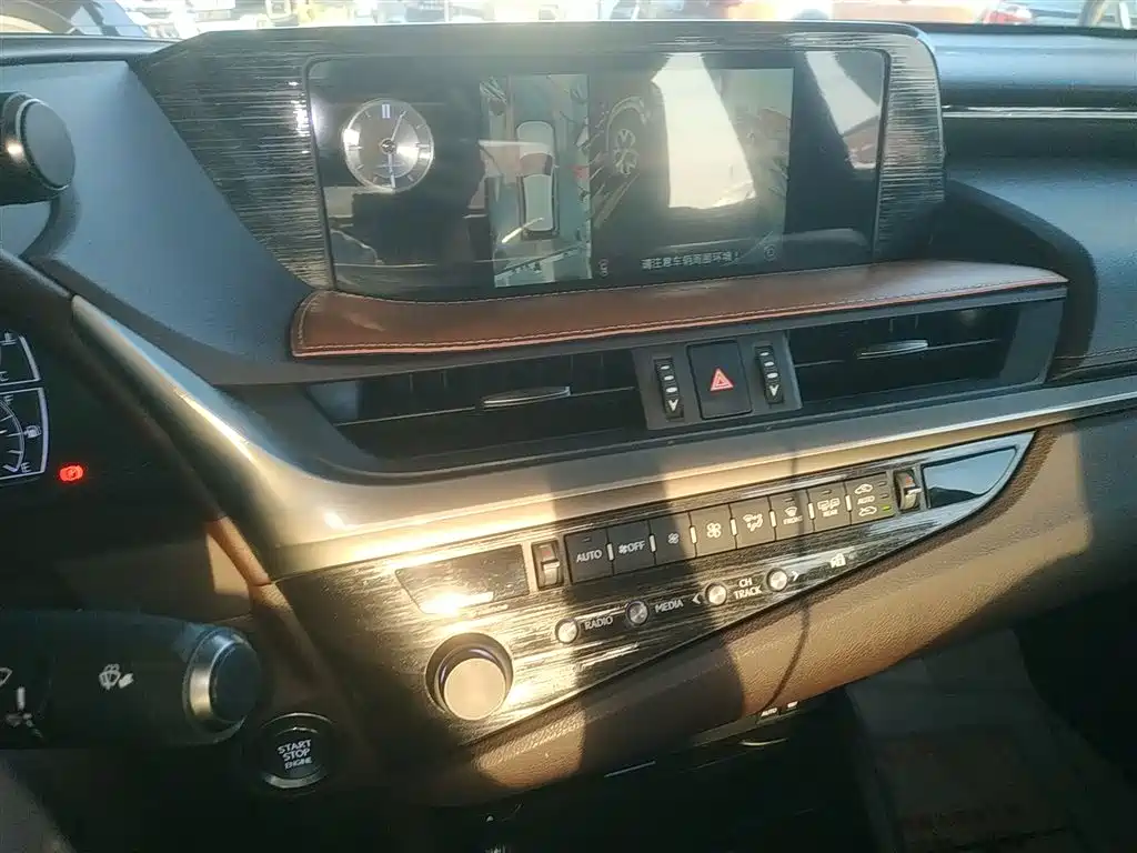 Lexus ES 2020 200 Excellence фото 16