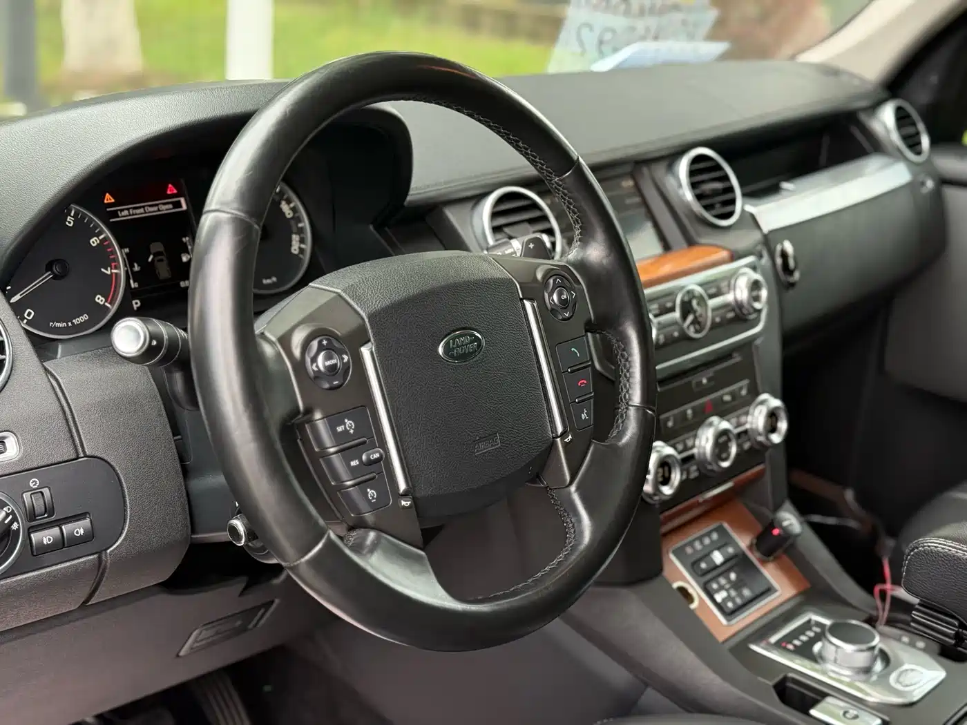 Land Rover Discovery 2016 3.0 SC V6 HSE фото 4