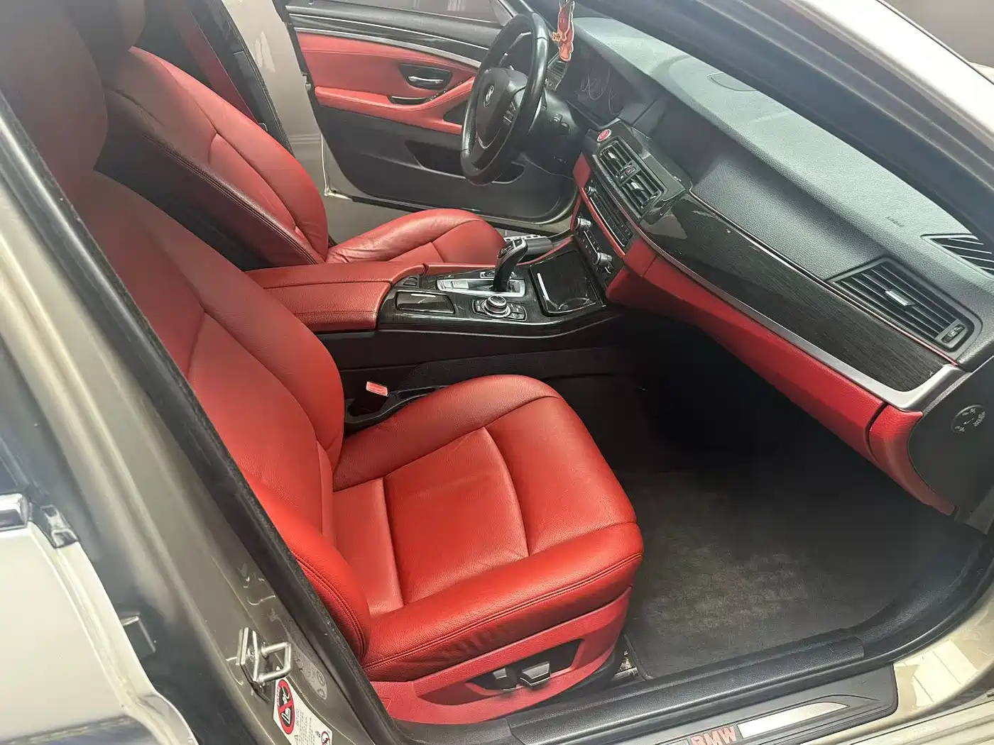 BMW 5 Series 2011 535Li Leading фото 8