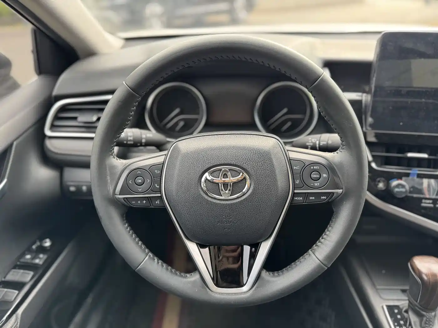 Toyota Camry 2023 2.0G Luxury Edition фото 10