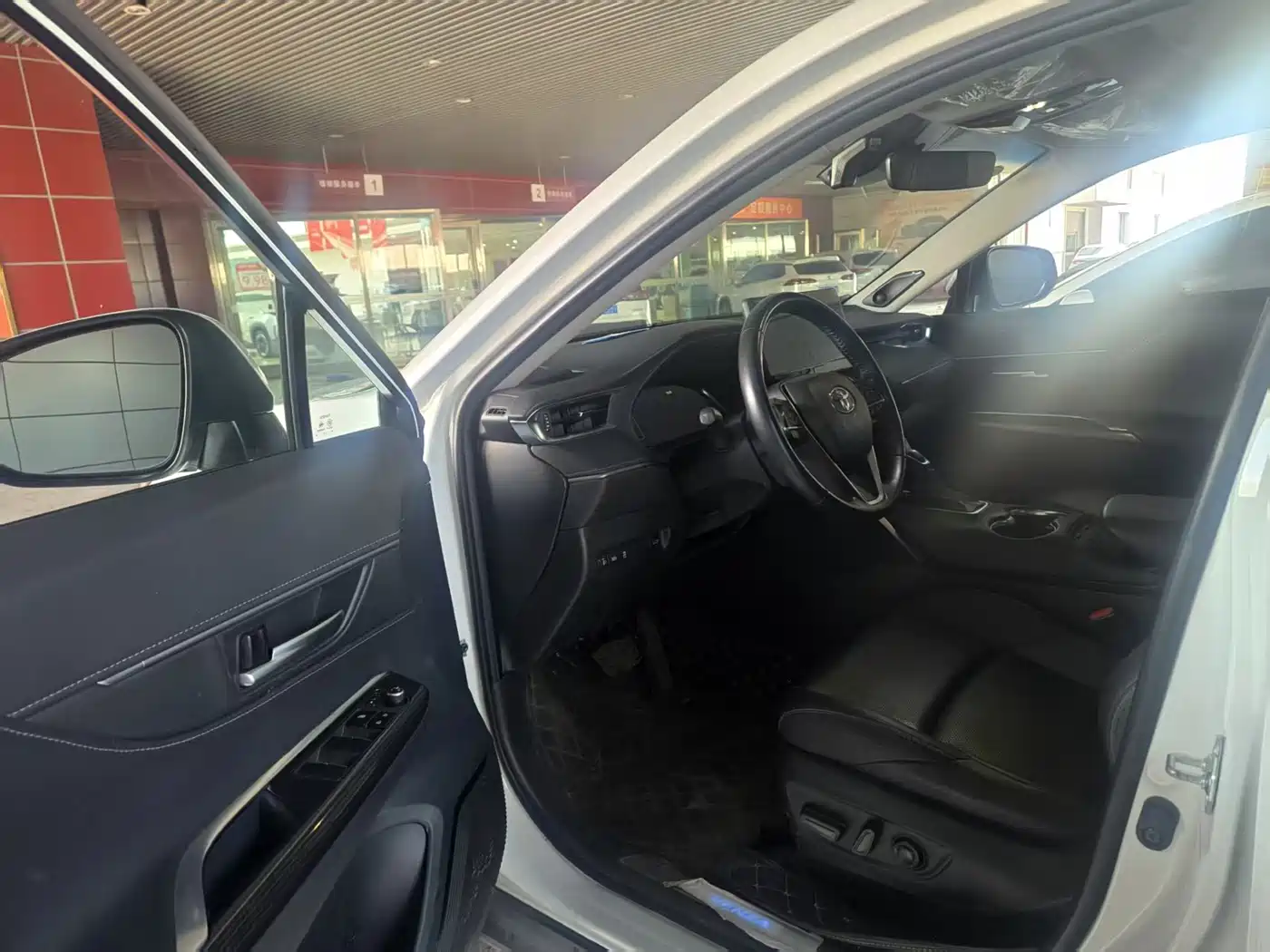 Toyota Venza 2023 2.0L CVT FWD Premium фото 5