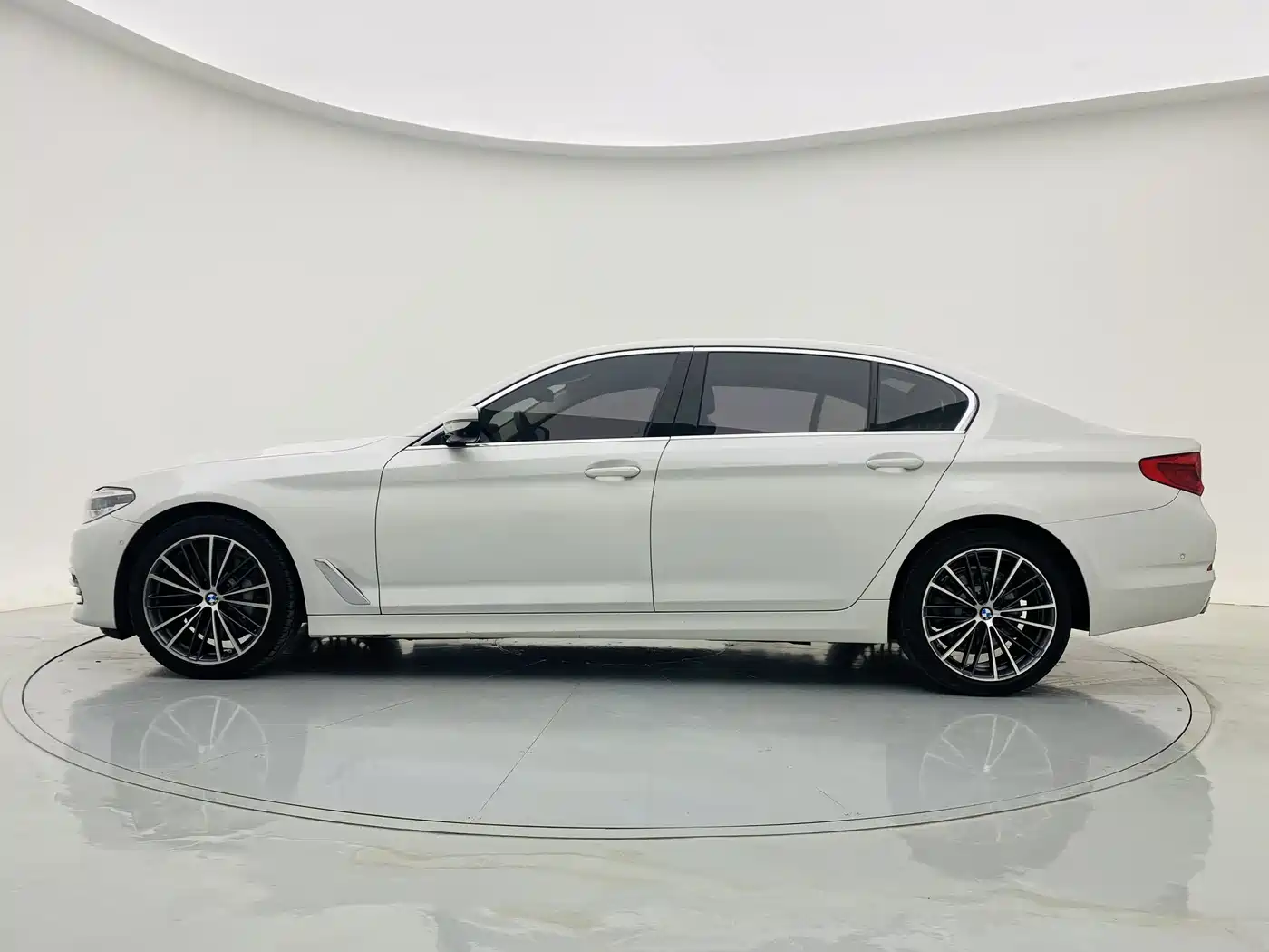 BMW 5 Series 2020 530Li Premium Luxury Package фото 5