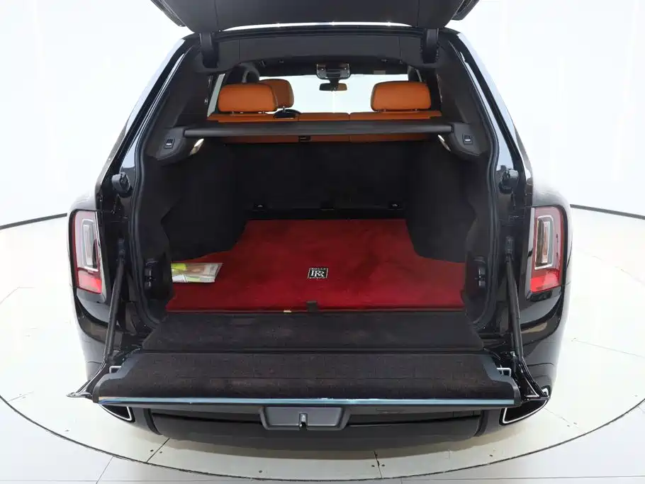 Фото 24 - Rolls-Royce Cullinan