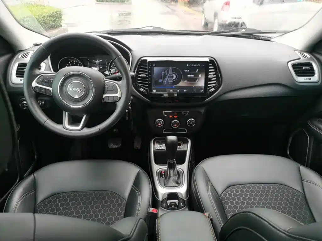 Photo 10 - Jeep Compass