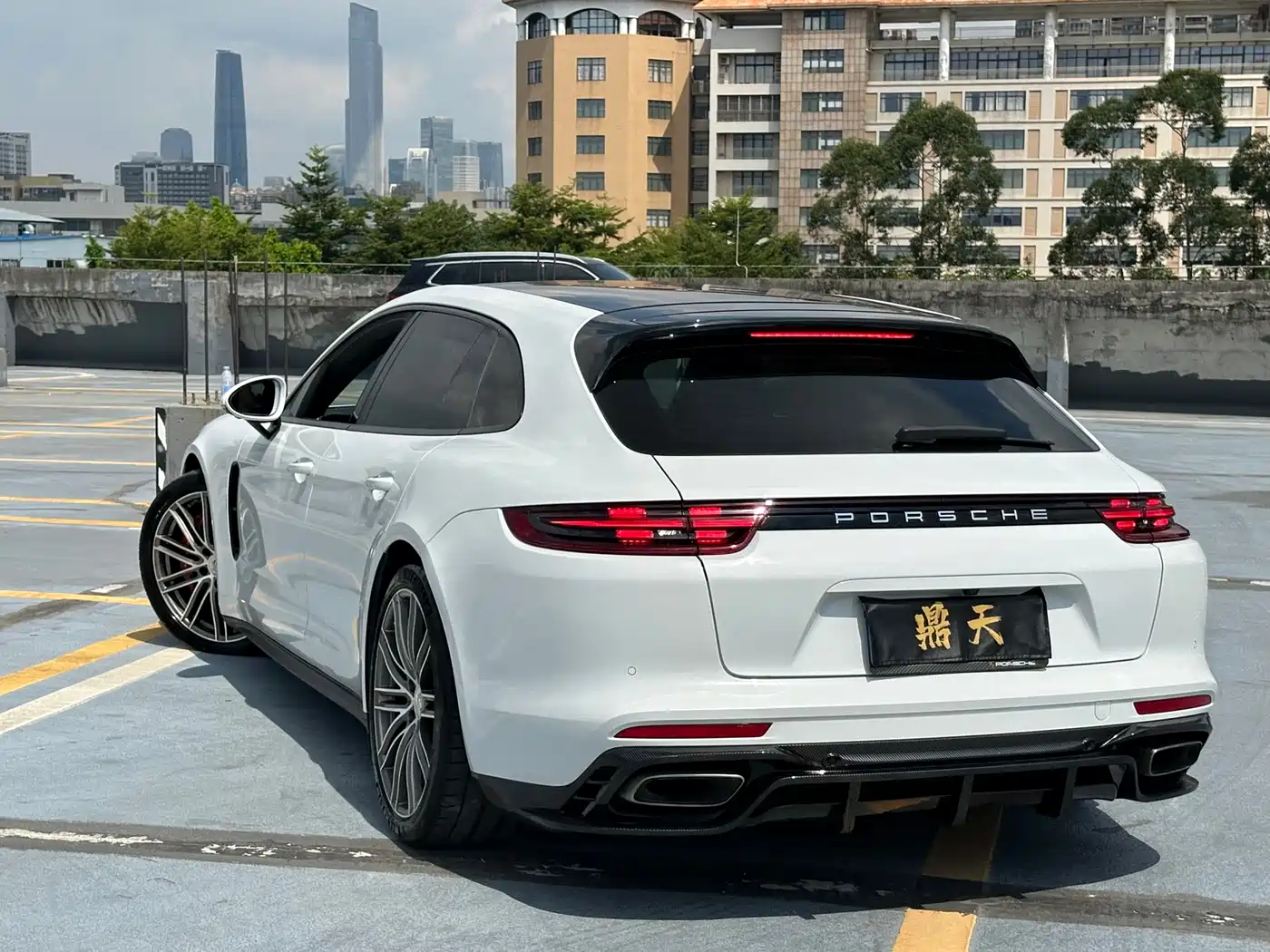Porsche Panamera 2017 Panamera 4 Sport Turismo 3.0T фото 8