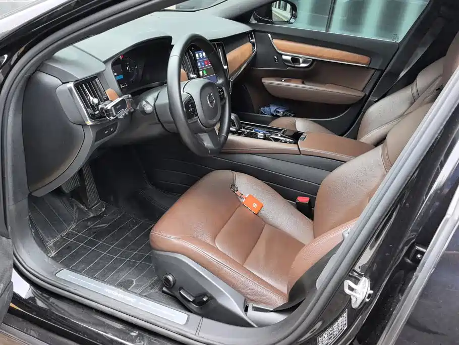 Volvo S90 Plug-in Hybrid 2023 2024 PHEV AWD Long Range Momentum Luxury Edition