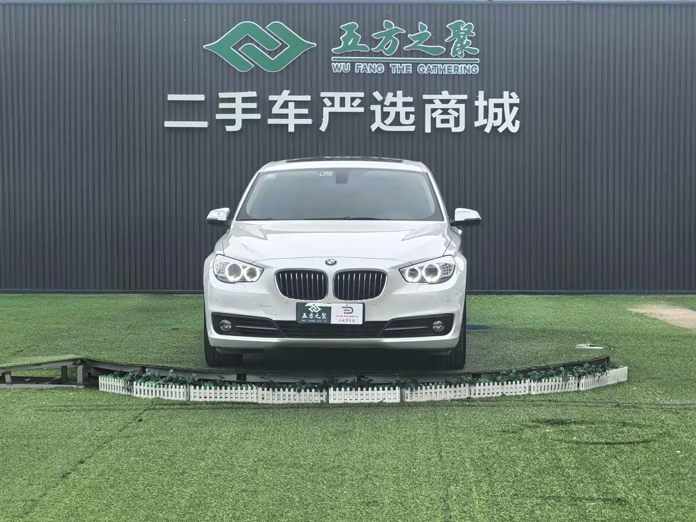 BMW 5 Series GT 2015 528i Leading фото 2