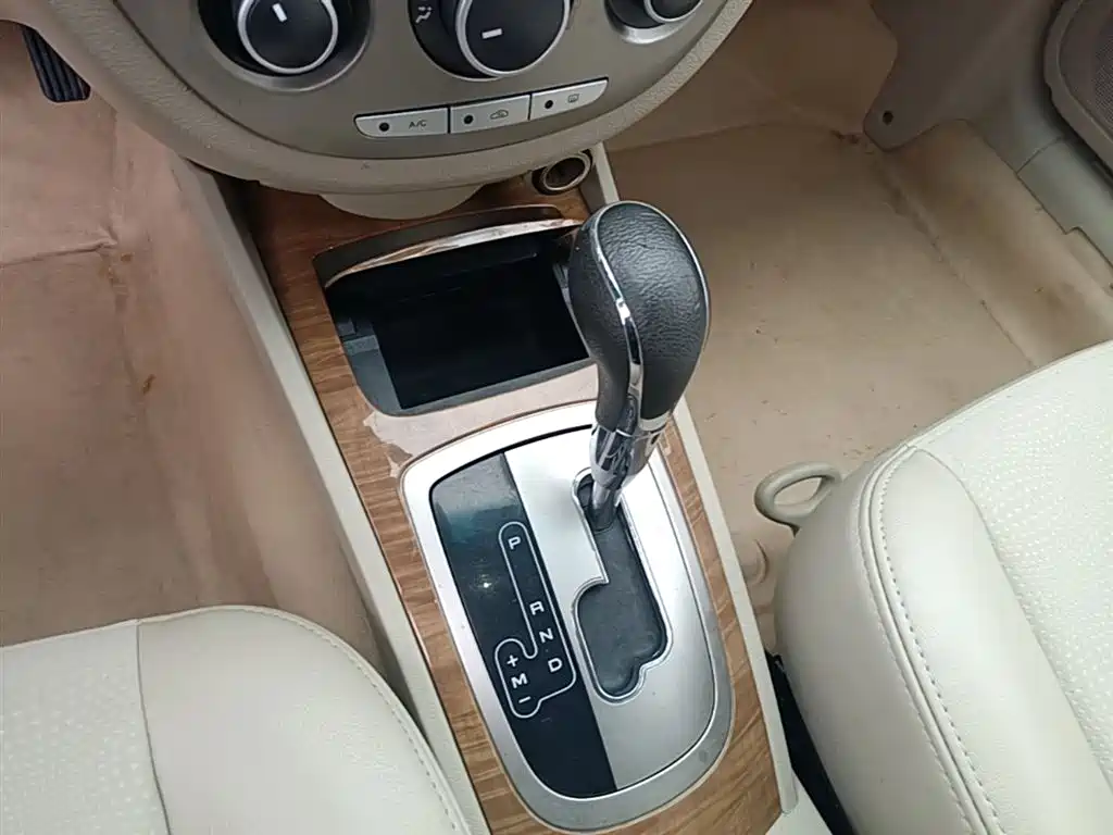 Buick Excelle 2015 1.5L Automatic Classic фото 10