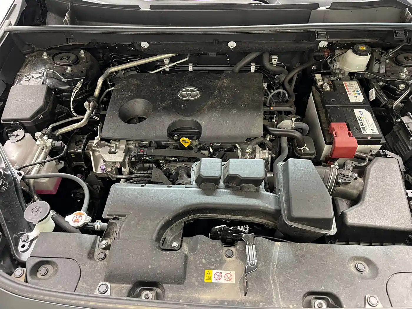 Toyota Wildlander 2024 2.0L CVT 2WD Luxury PLUS Edition фото 25