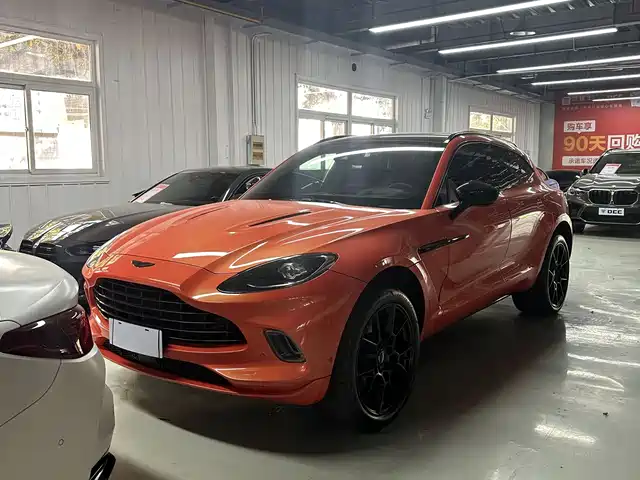 ASTON MARTIN DBX