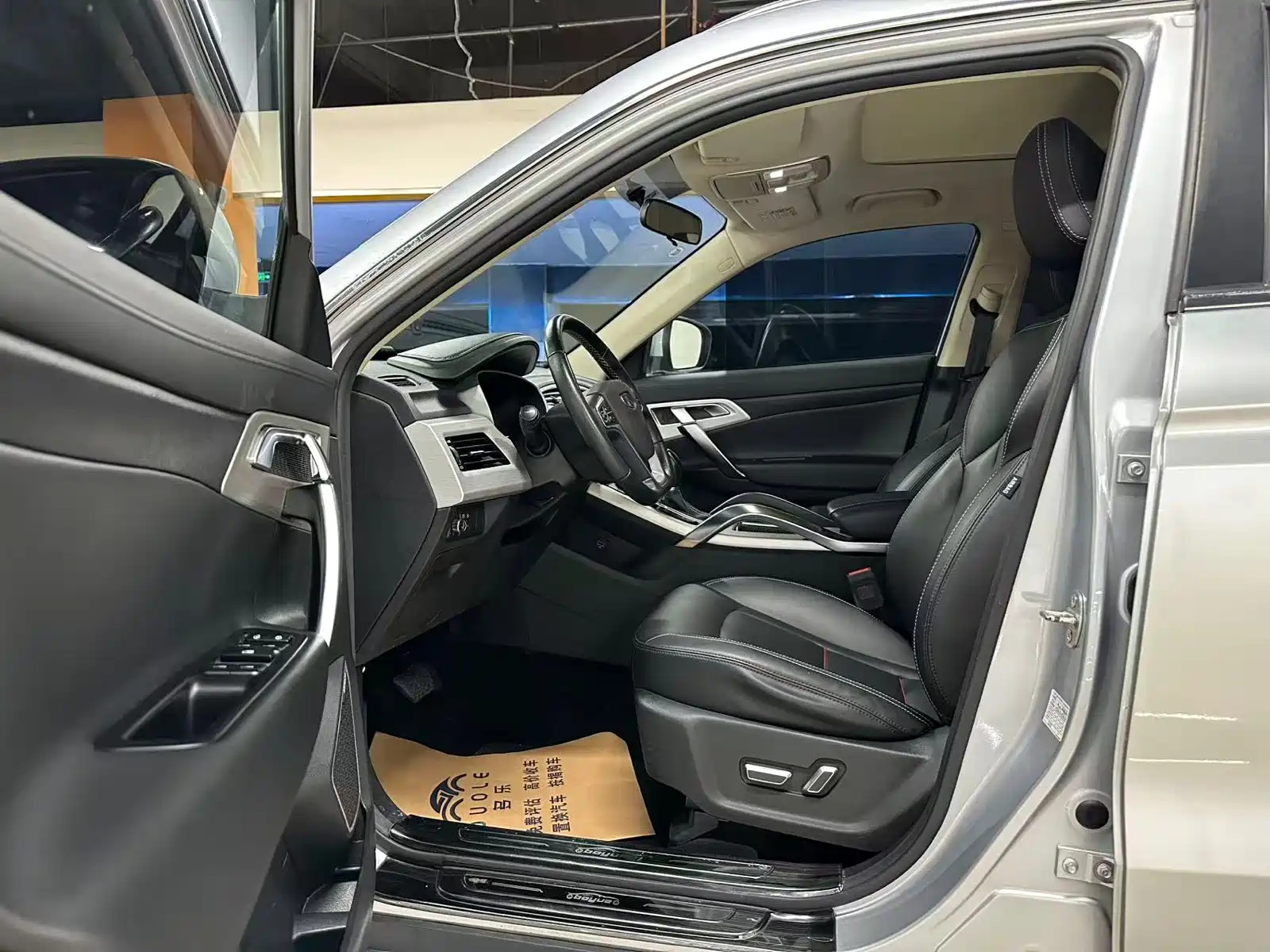 Фото 5 - Geely Atlas