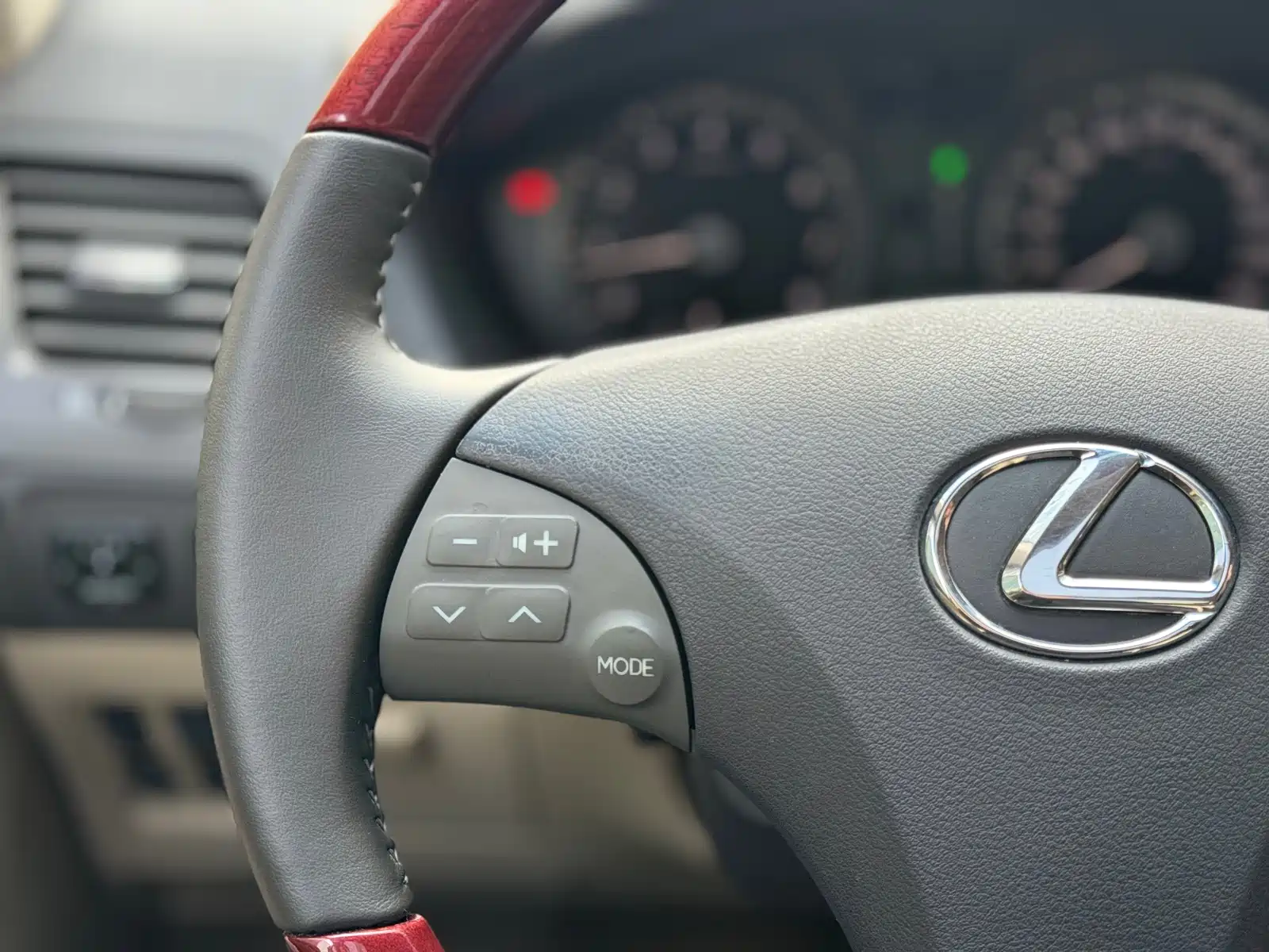 Фото 30 - Lexus ES