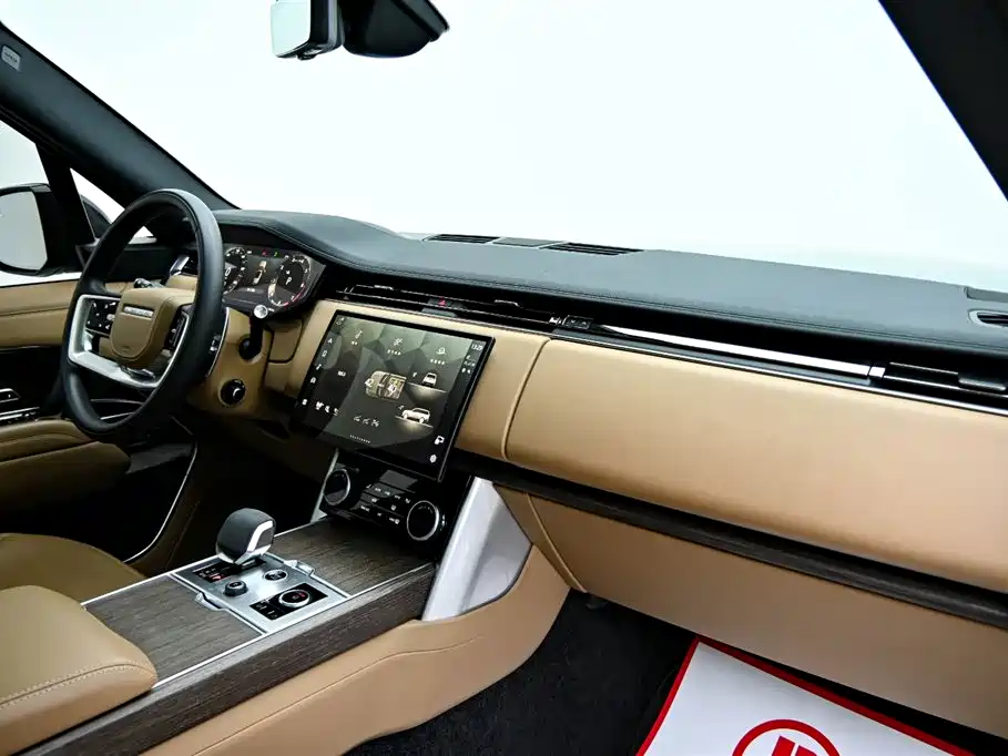 Land Rover Range Rover 2023 3.0 L6 360PS Golden Age Edition фото 16