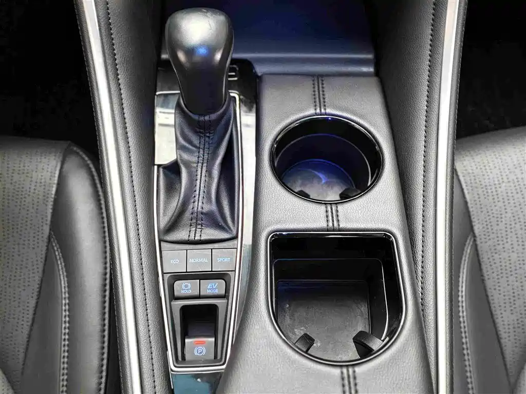 Toyota Avalon 2022 Hybrid 2.5L Luxury Edition фото 39