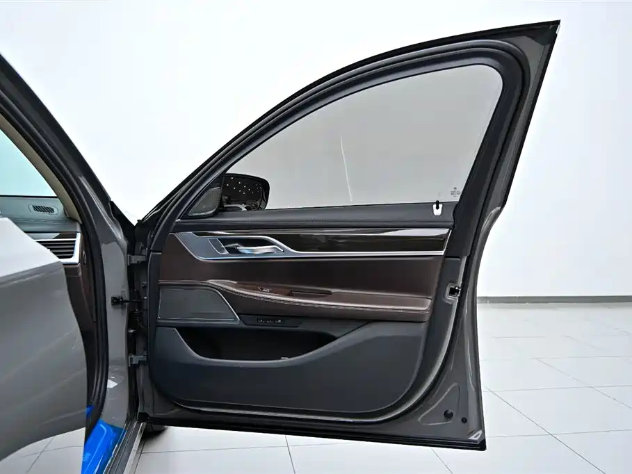 BMW 7 Series 2021 Model 730Li Luxury Package фото 22