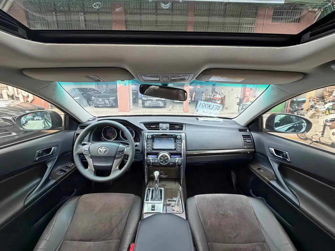 Toyota Reiz 2013 2.5V Premium Edition фото 6