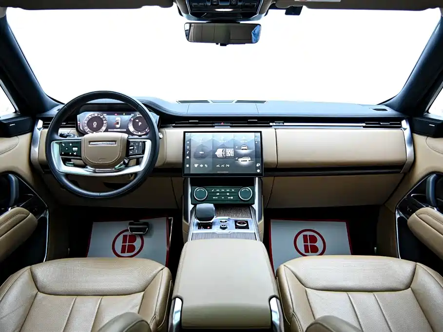 Land Rover Range Rover 2023 3.0 L6 360PS Golden Age Edition фото 14