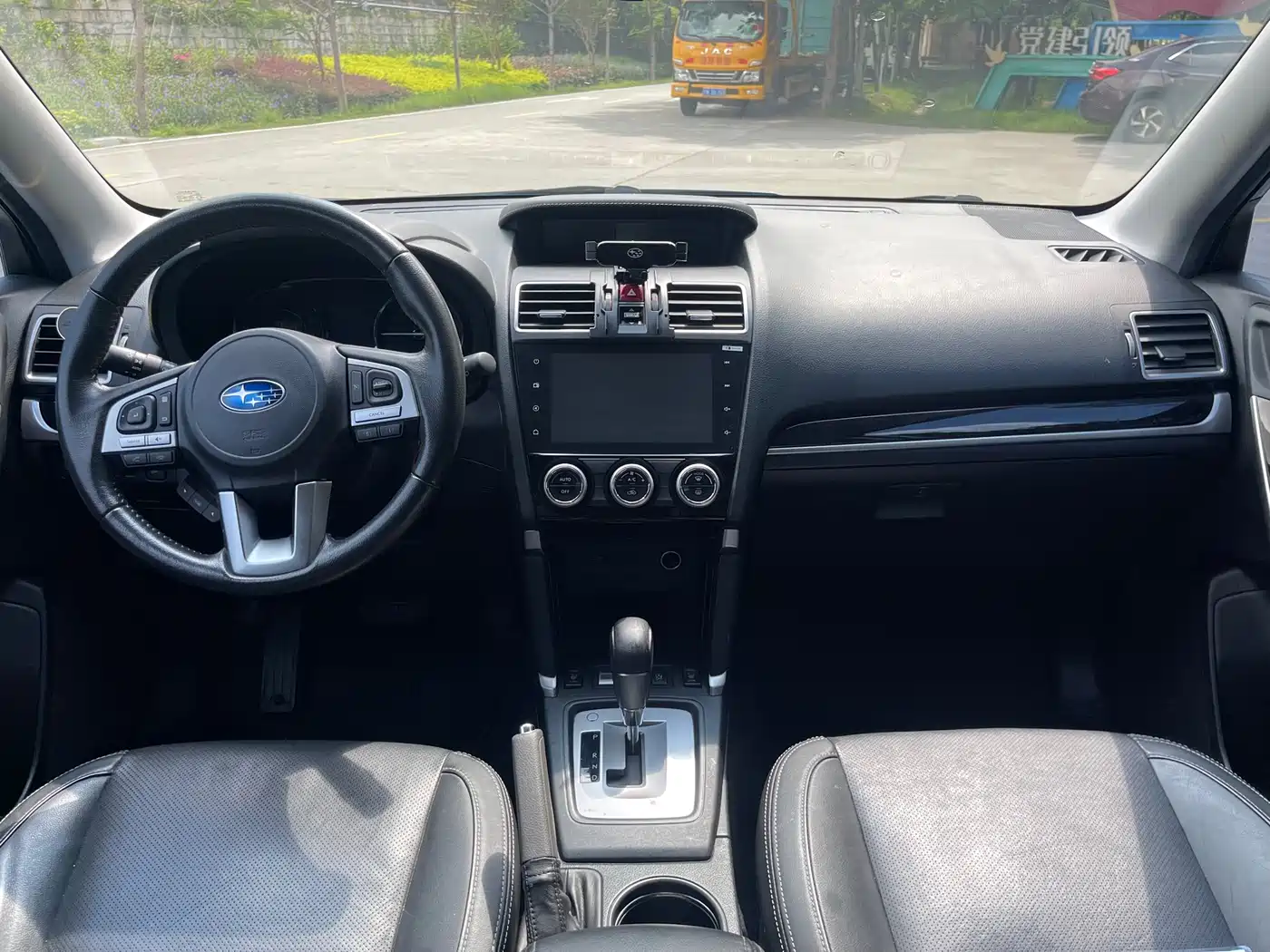 Subaru Forester 2018 2.0i Luxury Navigation Edition фото 5