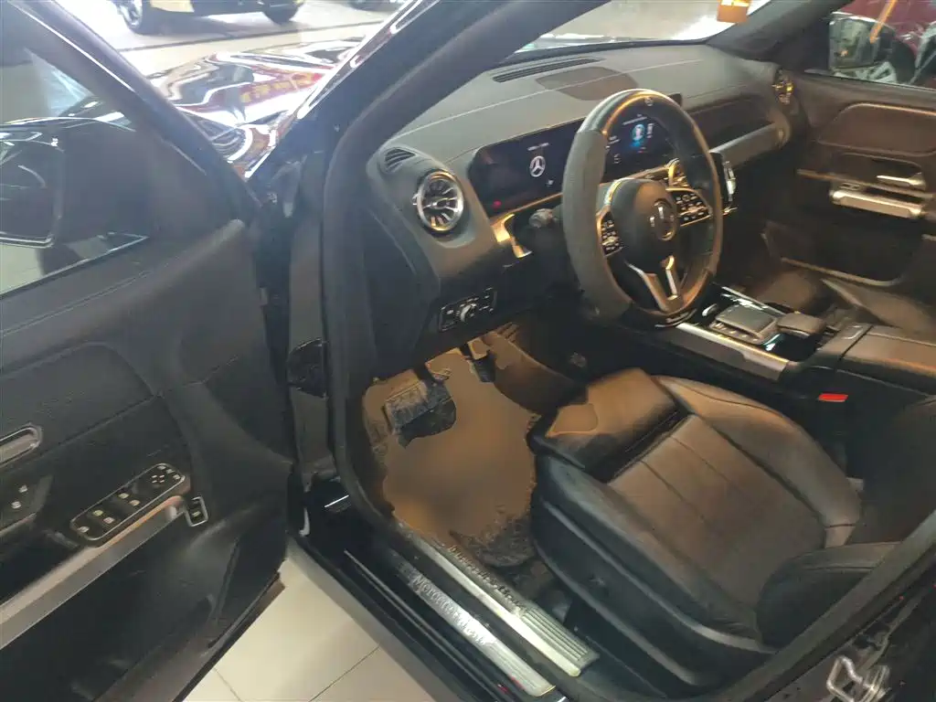 MERCEDES-BENZ GLB