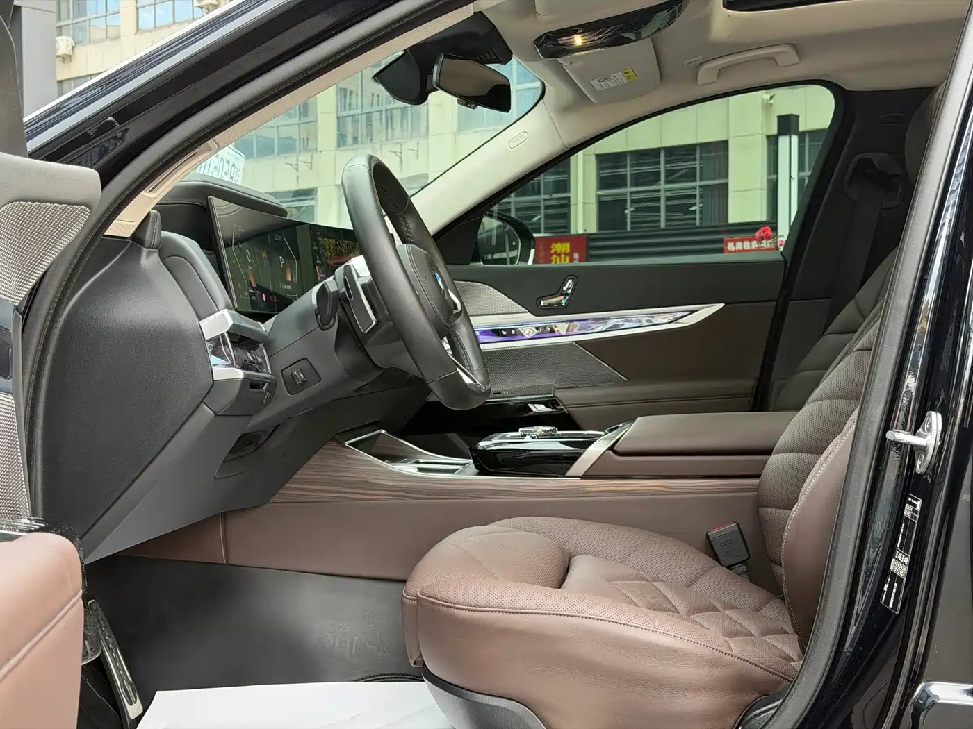 BMW 7 Series 2023 Model 740Li Leading M Sport Package фото 8