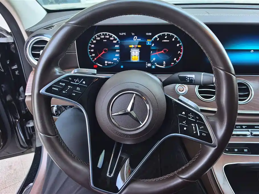 MERCEDES-BENZ E CLASS